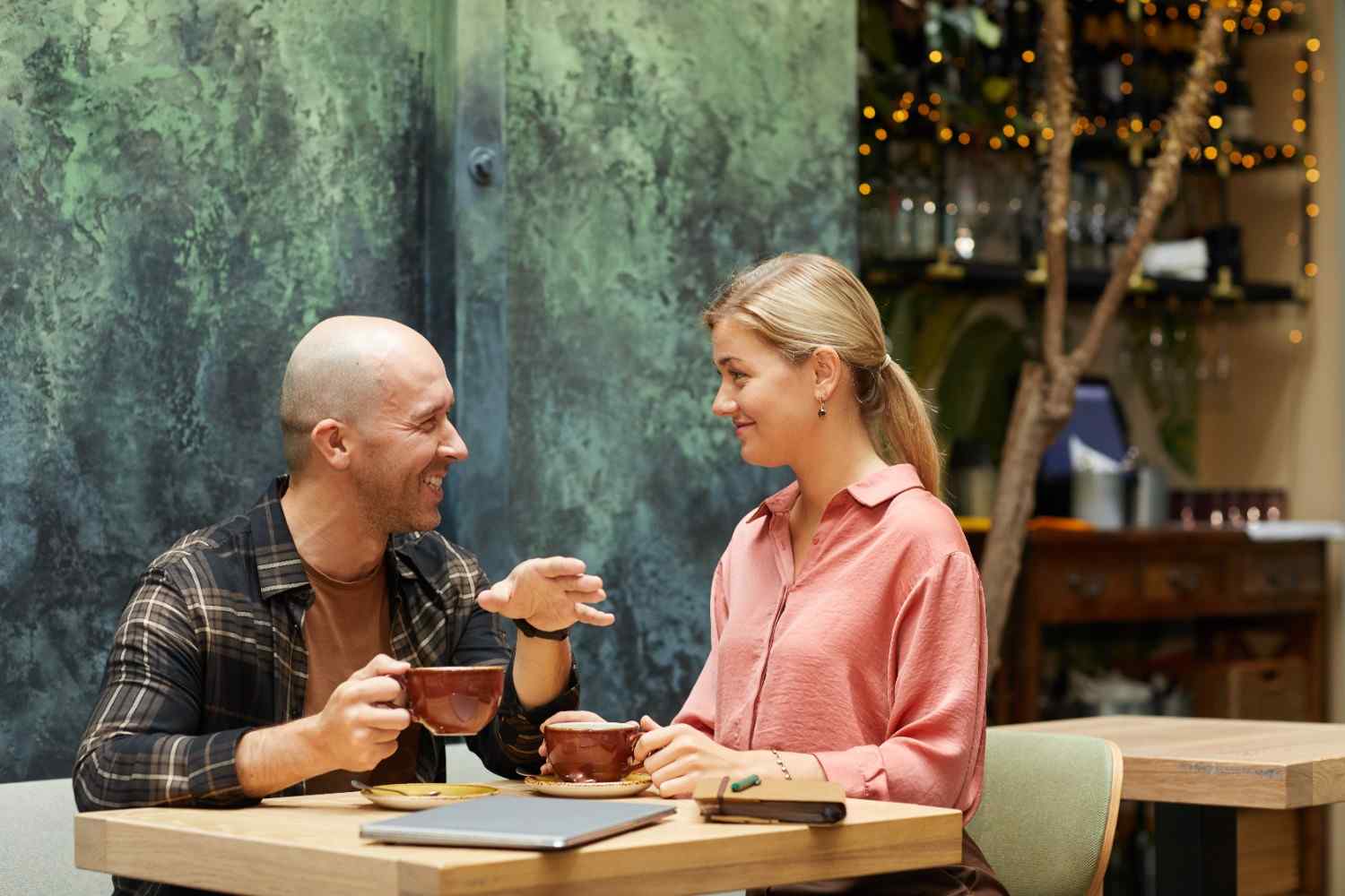 Warm-Up First Date Questions (Easy, Playful, No Pressure)