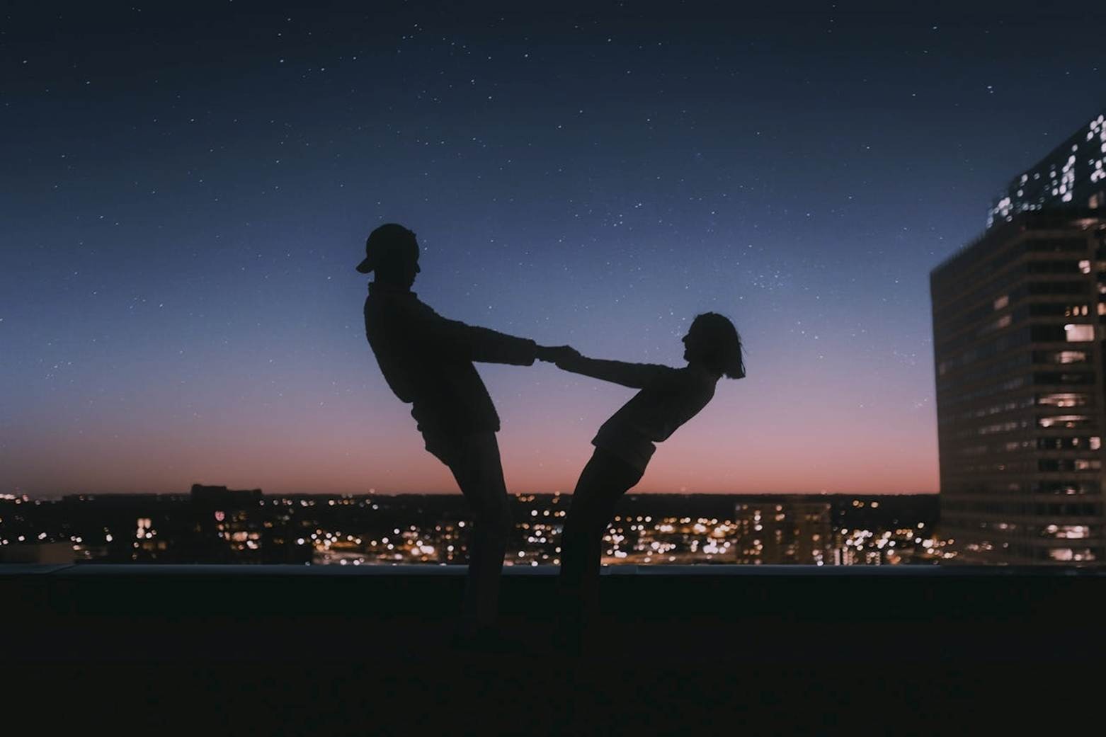 What Red Flags and Green Flags Matter Most in Modern Dating?