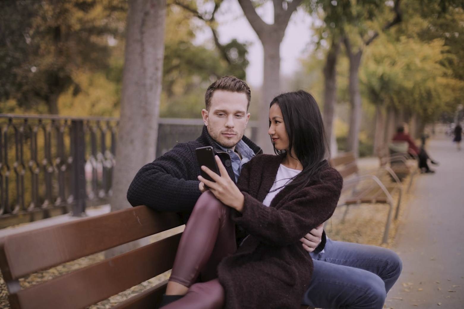 Why Modern Dating Preferences Favour More Present First Dates