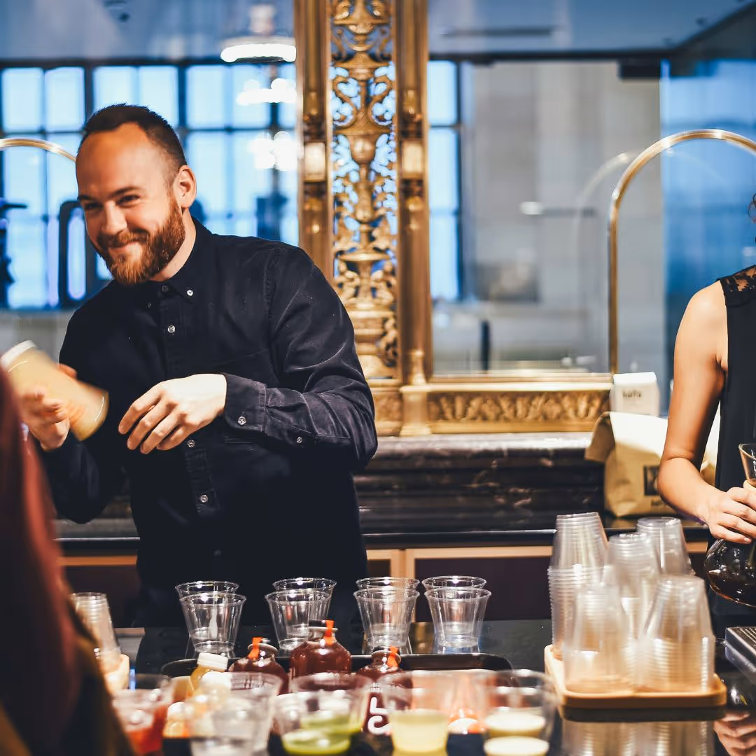 Staff Scheduling and Payroll Tips for Busy Pubs and Restaurants