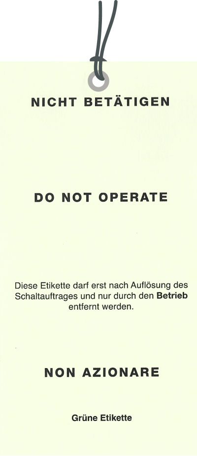 Nicht-bestaetigen Ettikette. Weiße Anhängeetikette mit der Aufschrift NICHT BETÄTIGEN, Do Not Operate, Non Azionare.
