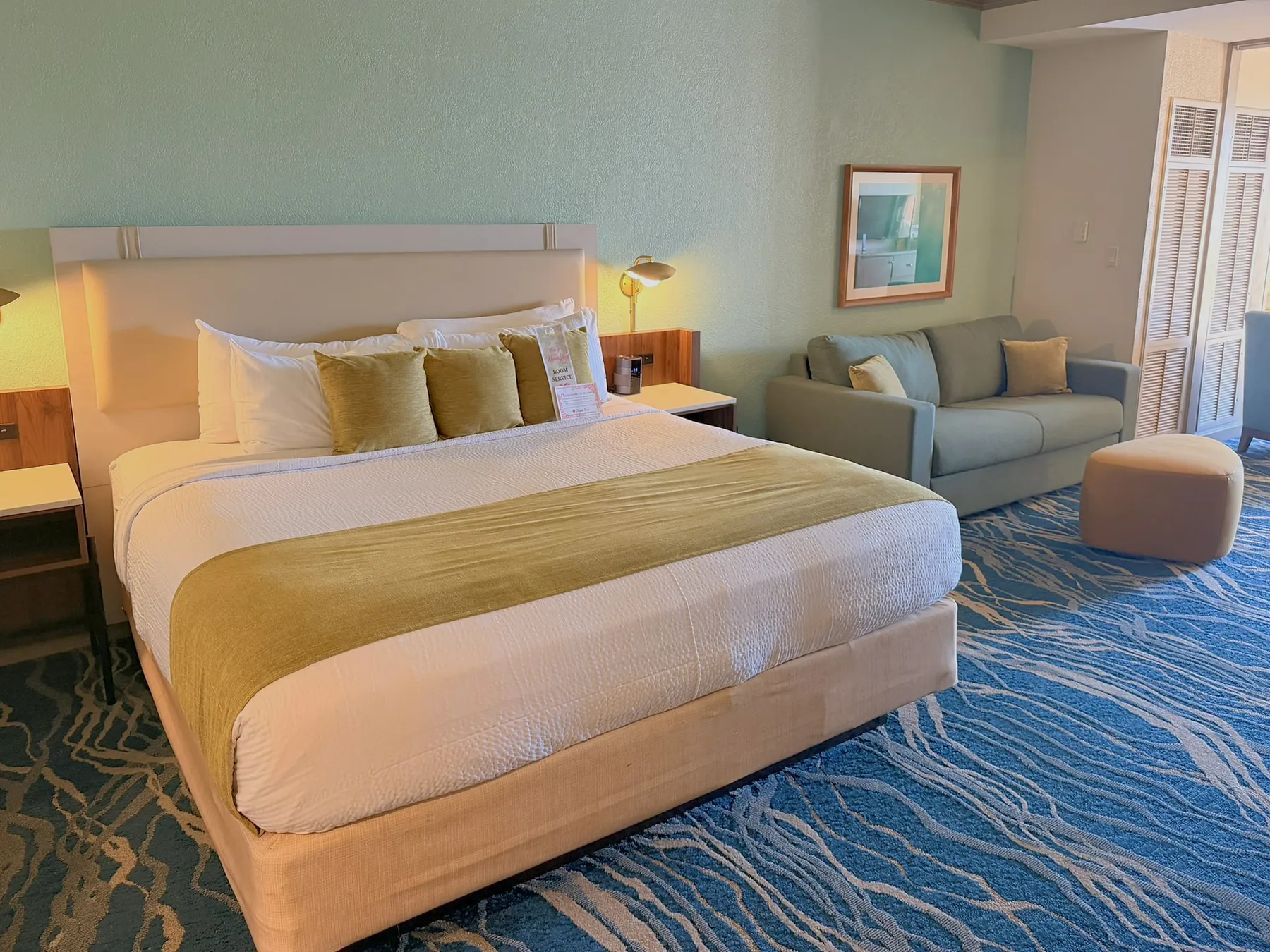 King Junior Suite with Balcony at Moody Gardens Hotel, photo 2