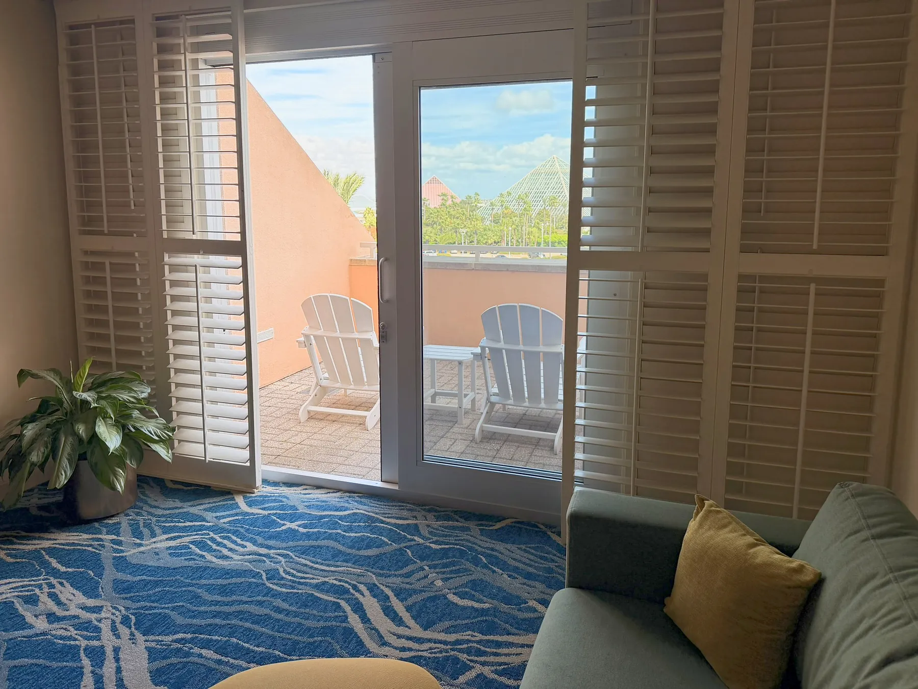 King Junior Suite with Balcony, Accessible at Moody Gardens Hotel, photo 3