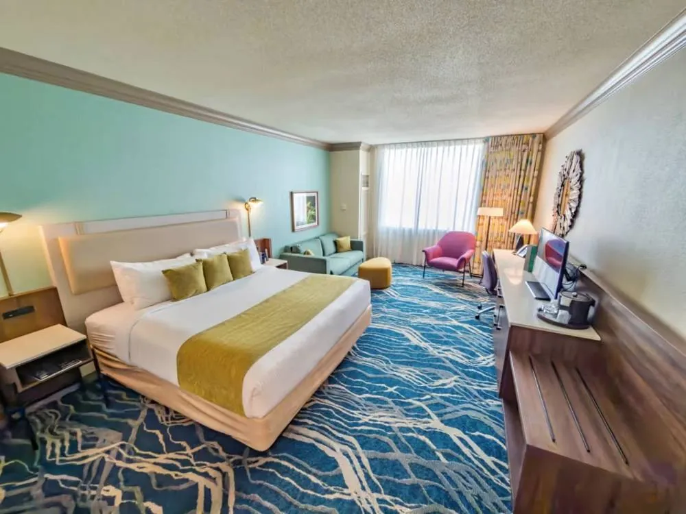One King Bedroom + Sleeper Sofa at Moody Gardens Hotel, photo 3