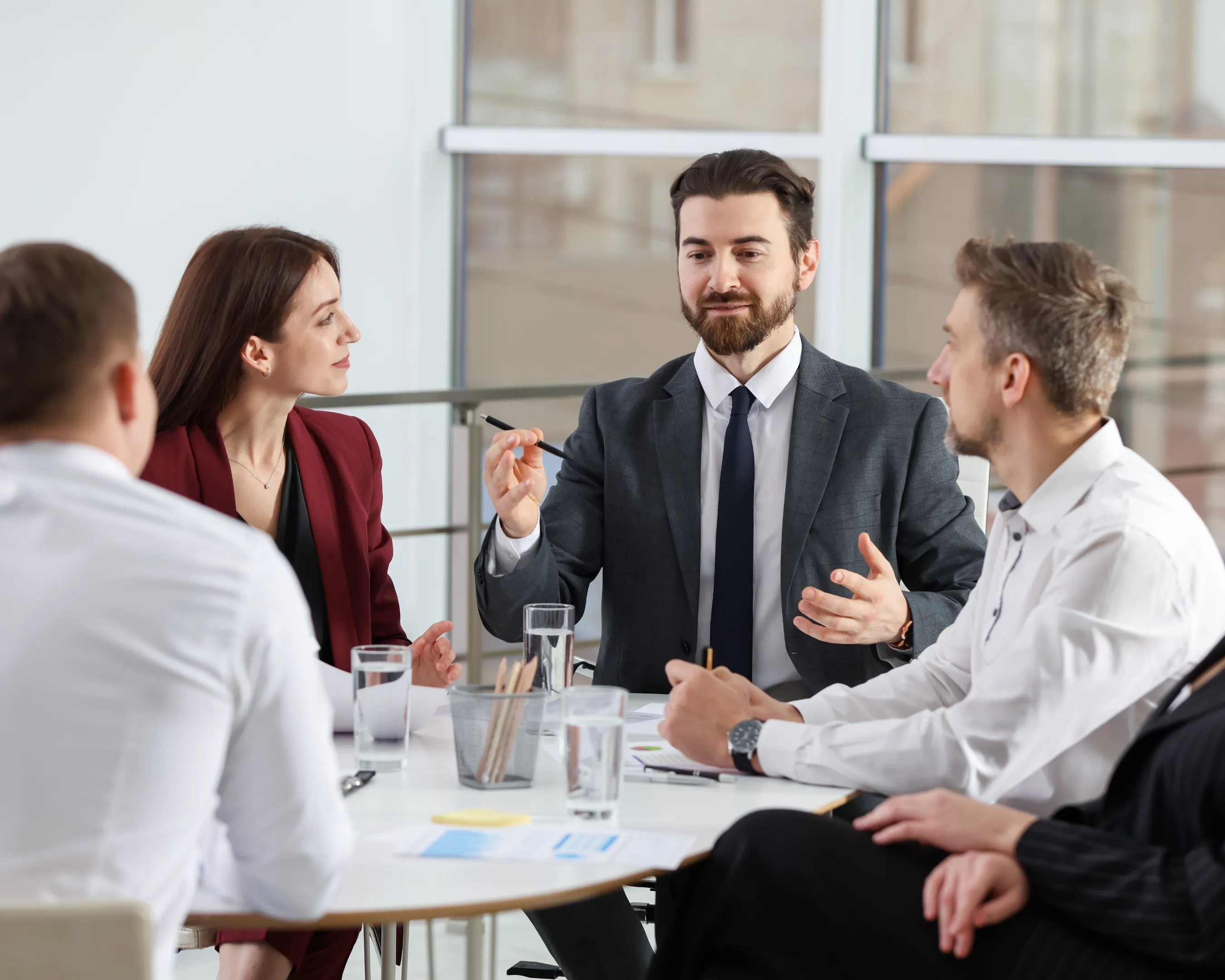 ICHRA vs. PEO: Which Is the Better Health Benefits Model for Growing Businesses?