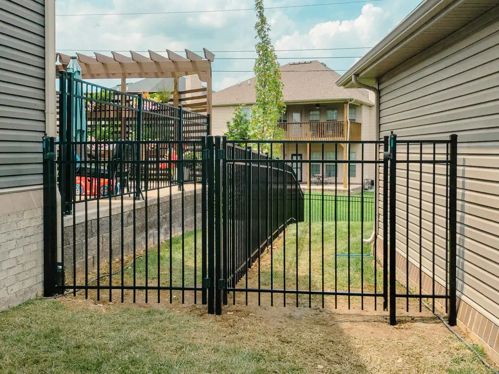 Premium residential fence and entry gate for a Northern Kentucky home