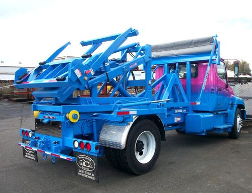 Western Cascade Container Stellar Container Carrier ECCR shown subframed for small Hooklift on Stellar Hooklift with custom features