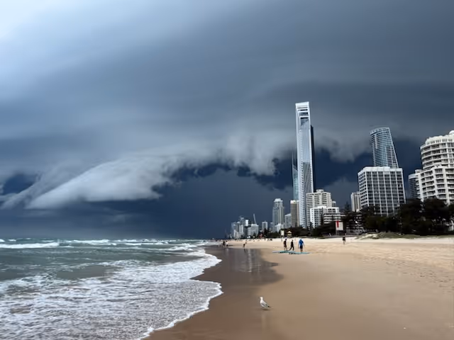 Storm dogs over surfers paradise