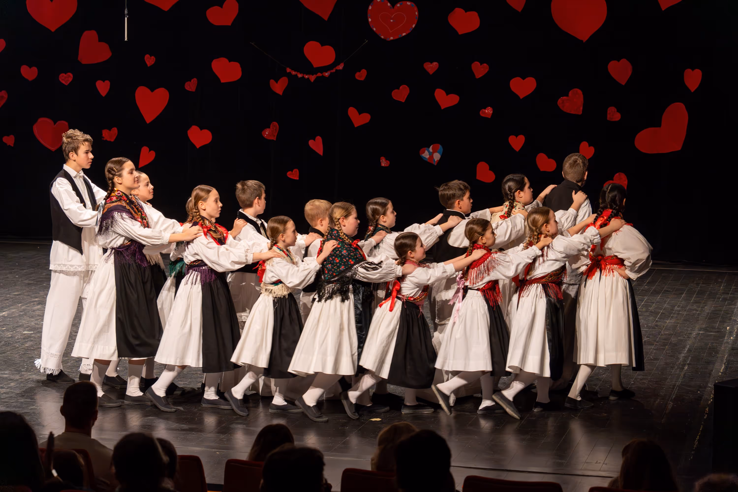 Nedjelja u Dugavama: arhitektura, folklor, poezija i Super žene! 