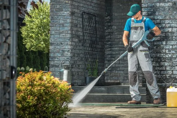 The Top 4 Commercial Power Washing Services You Should Consider