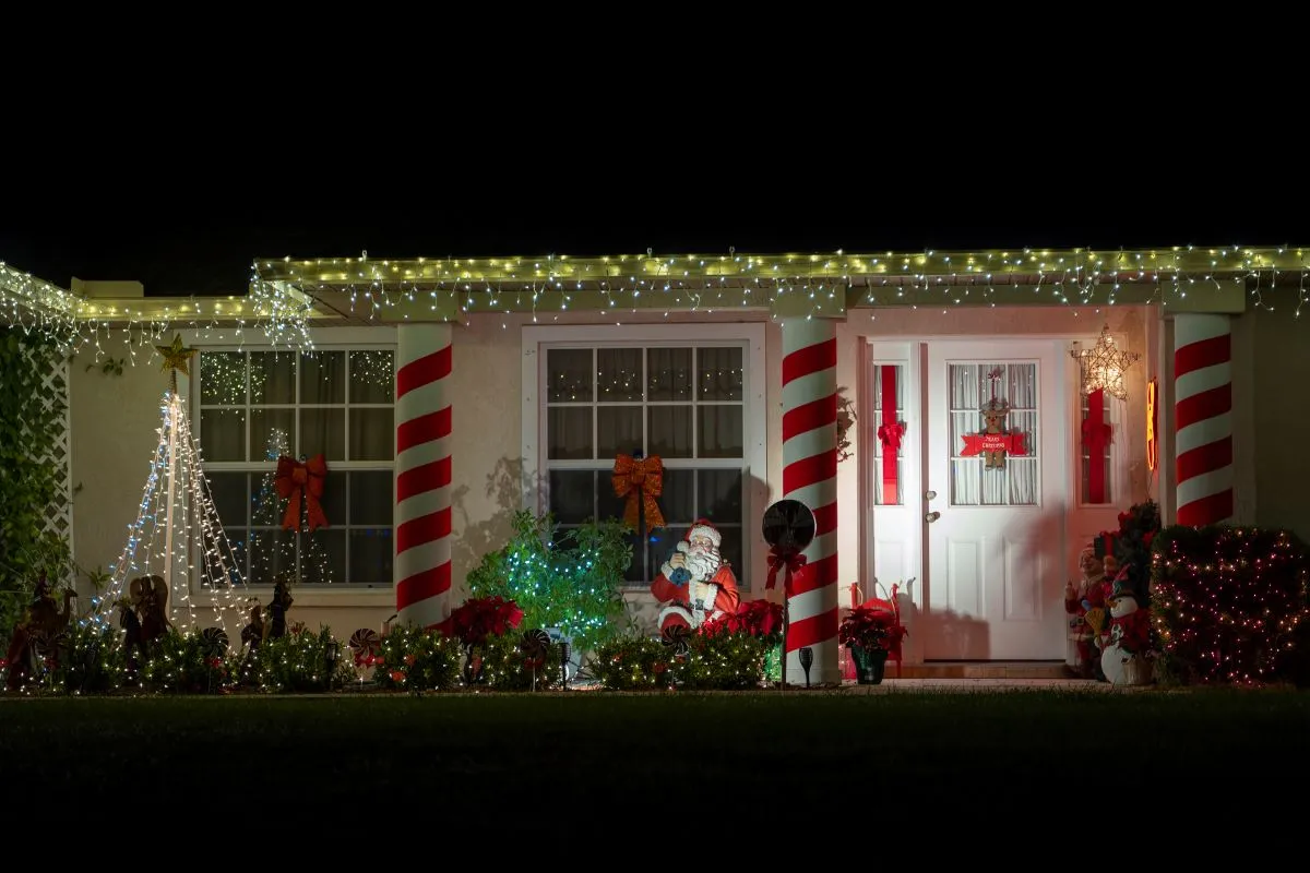 Professional Christmas Light Hanging: Safe, Beautiful Holiday Displays Made Easy