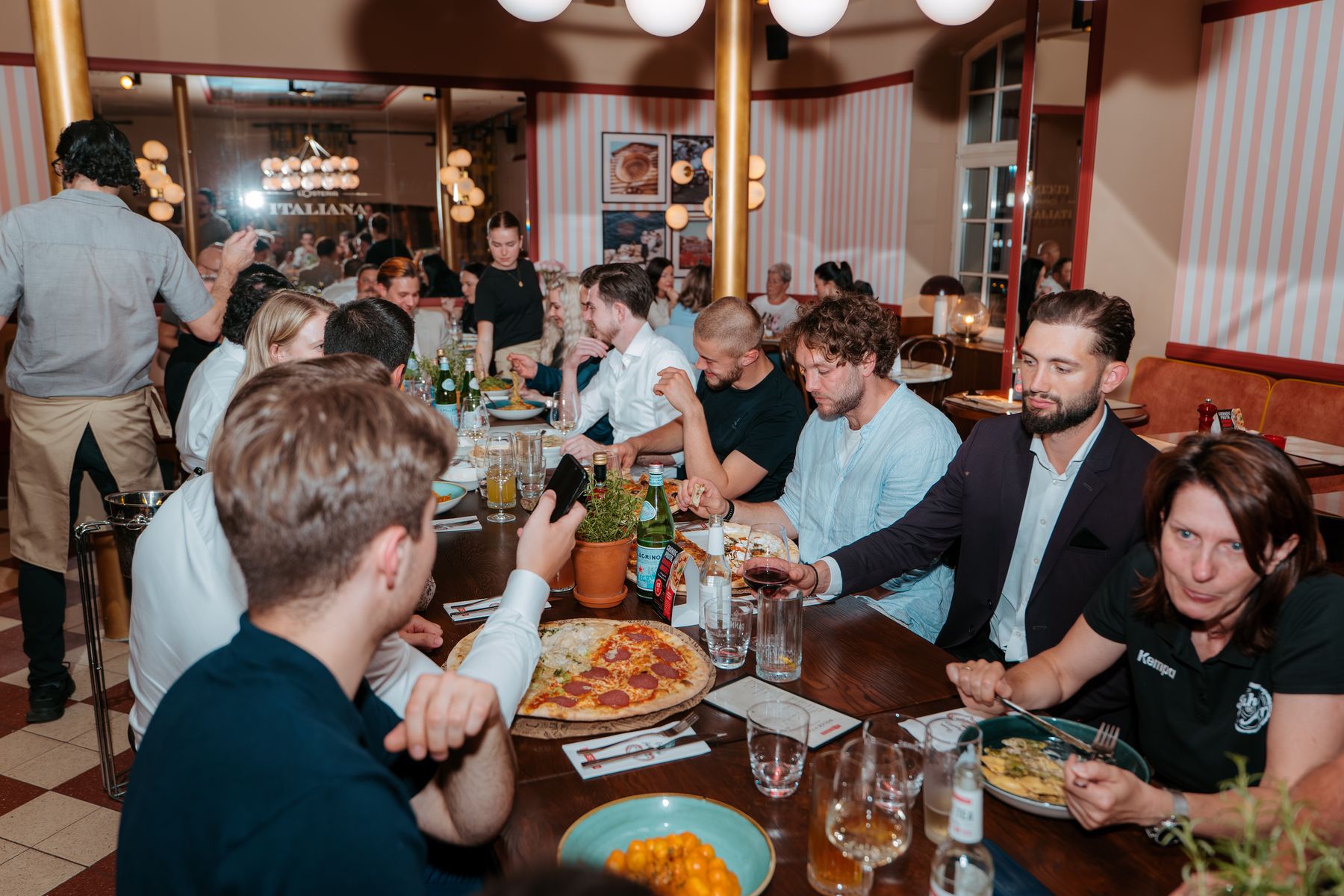 Tafelrunde beim Office Marketing Day