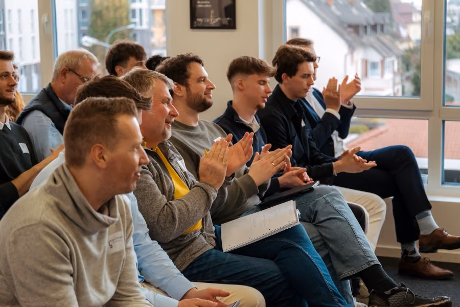 Applaus vom Publikum beim Office Marketing Day