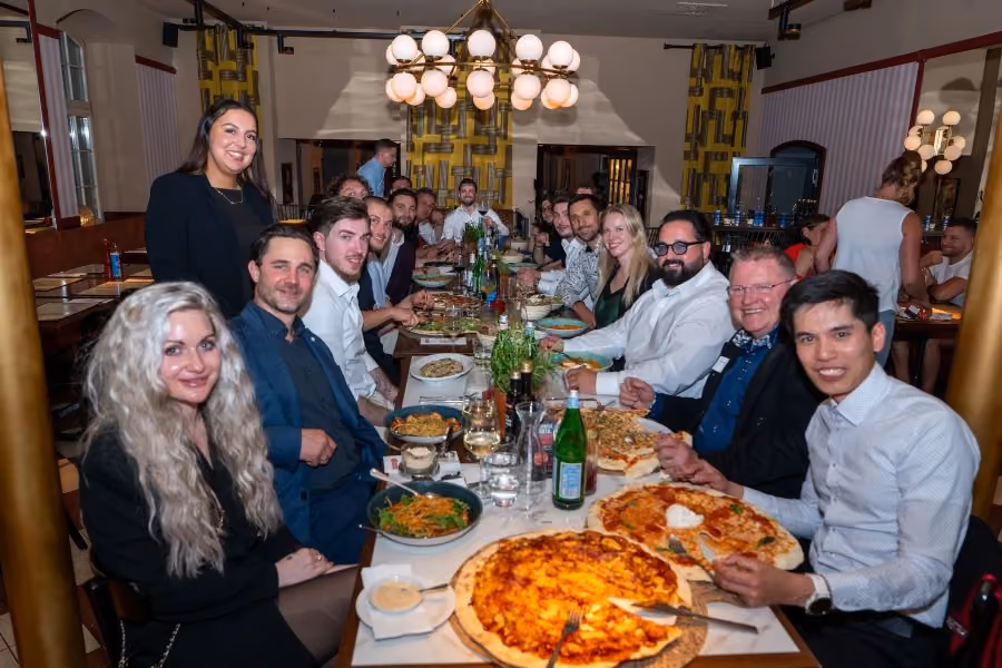 Warme Gruppenrunde beim Office Marketing Day