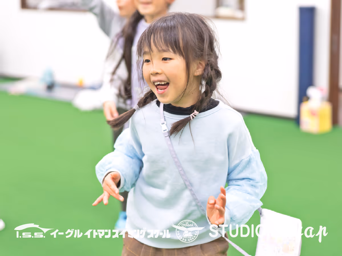 キッズダンススクールの授業風景 - イベント出演の様子