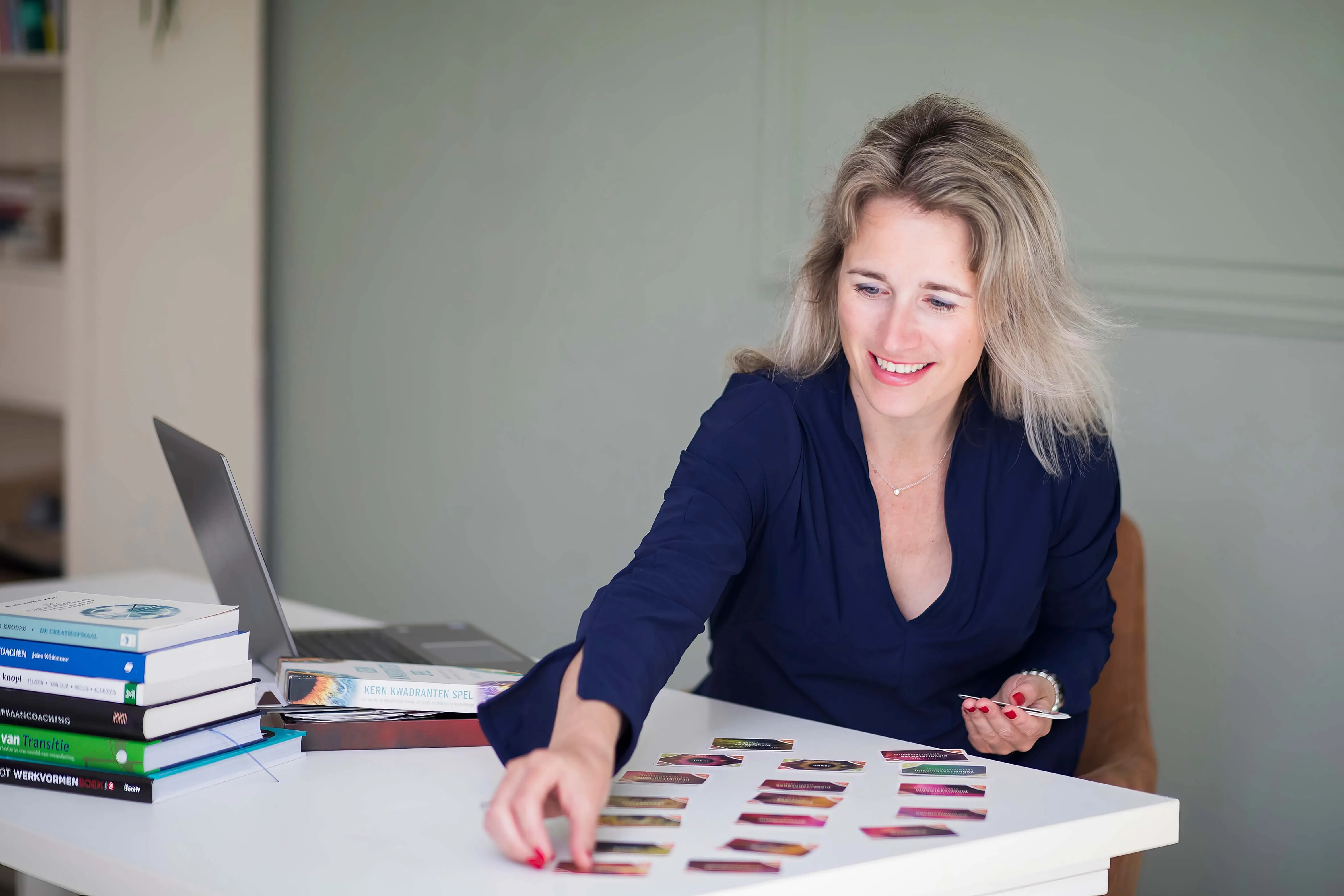 Marlous Landman tijdens een interactieve card sorting sessie