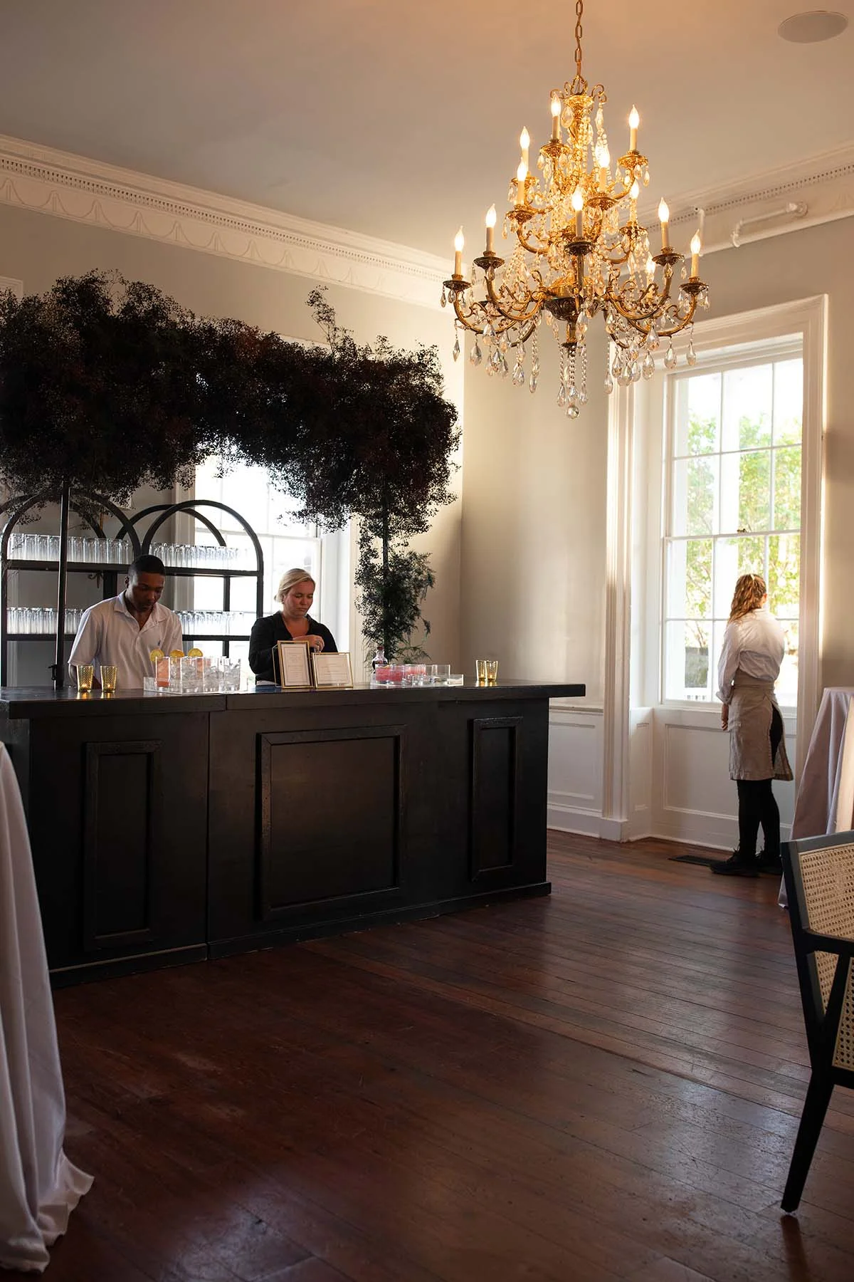 Imprint's elegant bar design beneath a chandelier at Graebel's insideMOBILITY reception