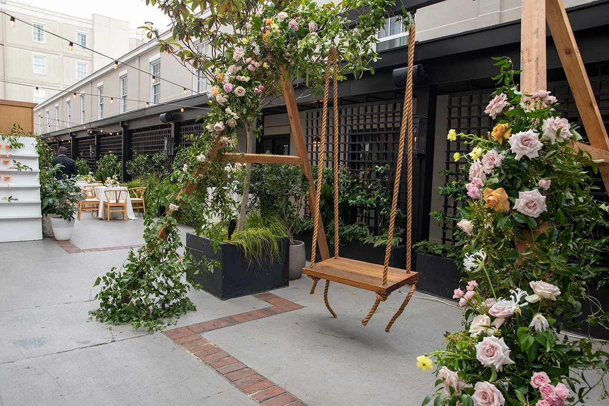 Imprint's flower-covered swing installation for Graebel's insideMOBILITY Garden Party