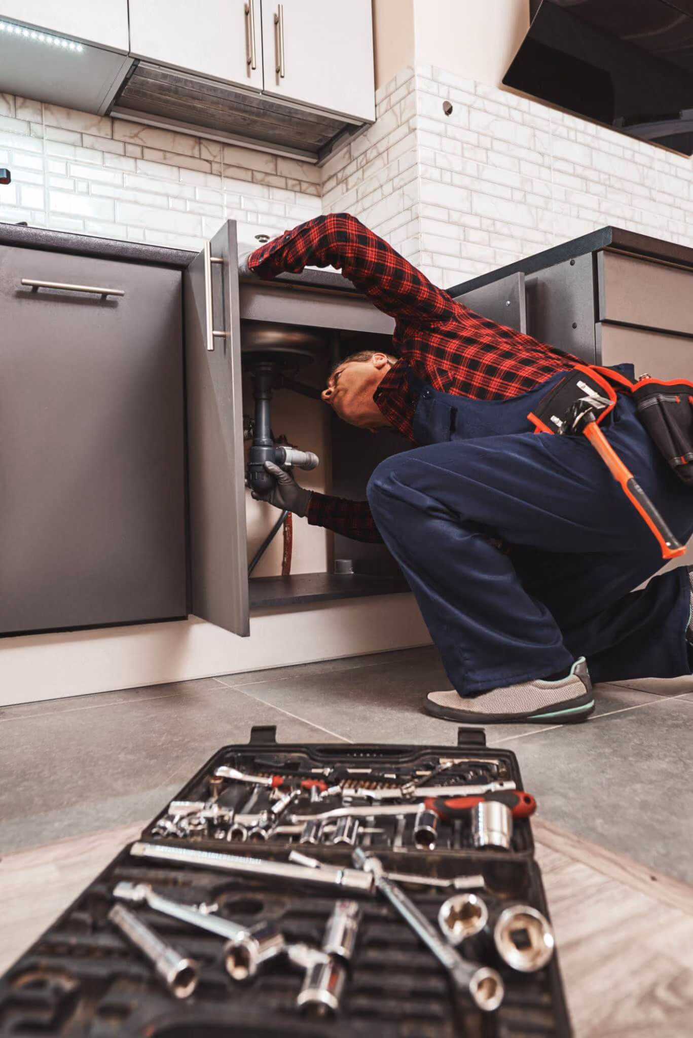 Emergency maintenance request for rental  repairs