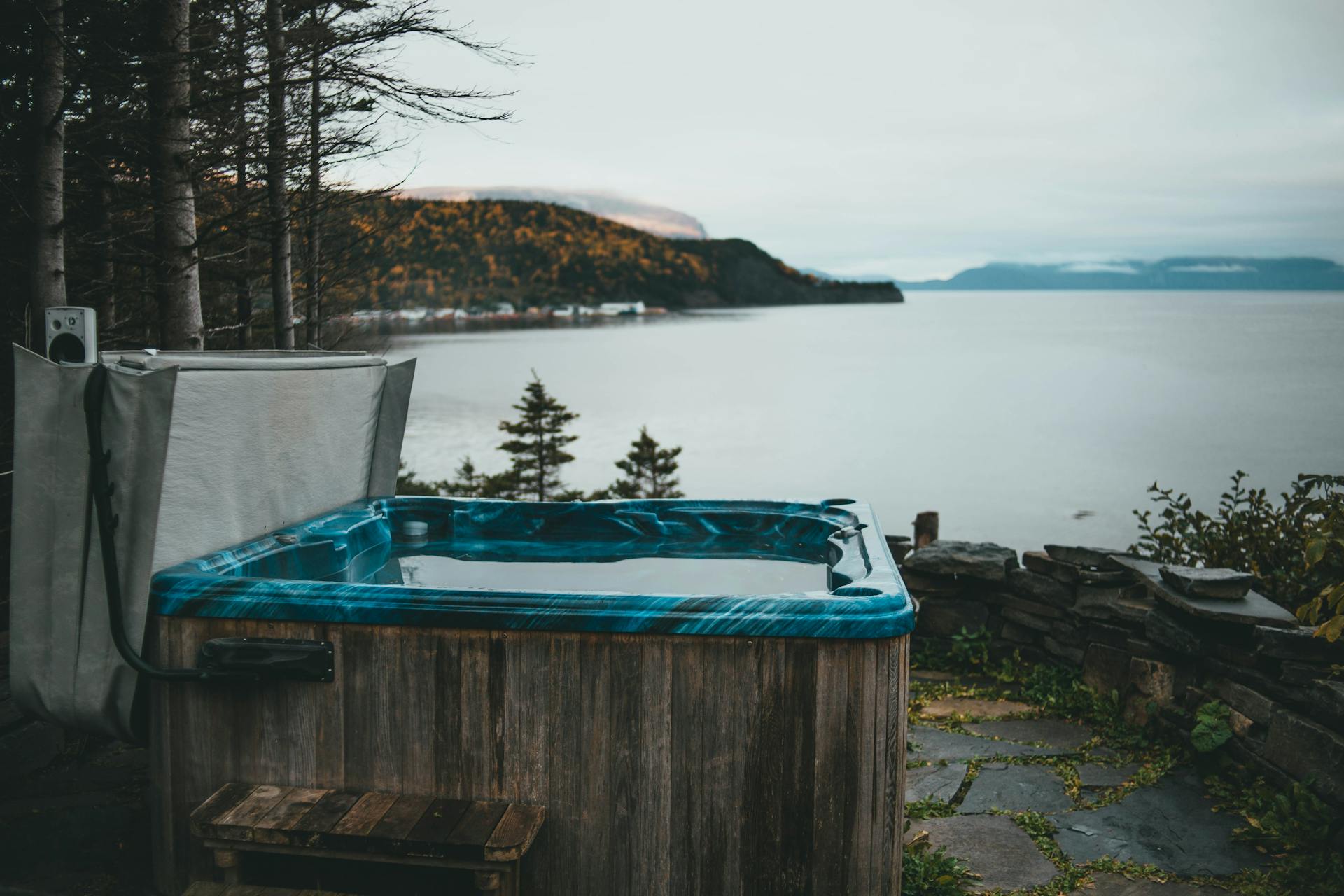 Electric hot tub outdoor