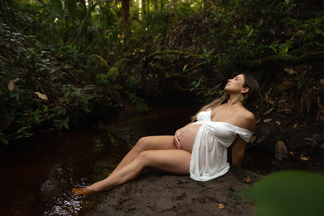 Healty pregnant women in nature