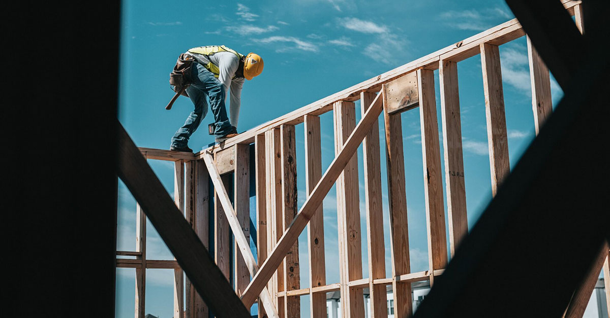 construction safety man without harness