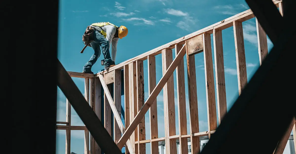 construction safety man without harness