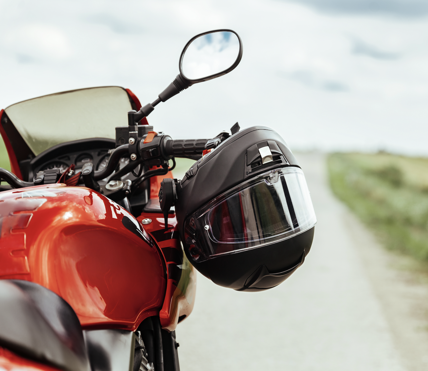 livraison de moto (source : adobe stock)