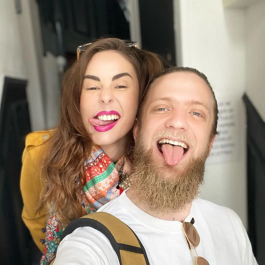 Photo de Mylène et Alexis, les fondateurs de l'agence de communication  "Les Têtes D'Ampoules".