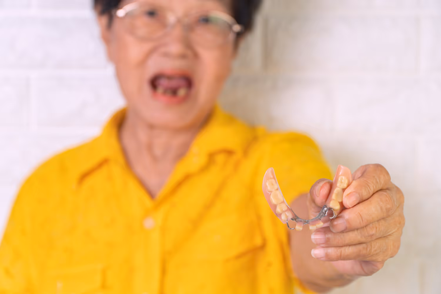 Emergency Solutions for Broken Dentures in The Villages
