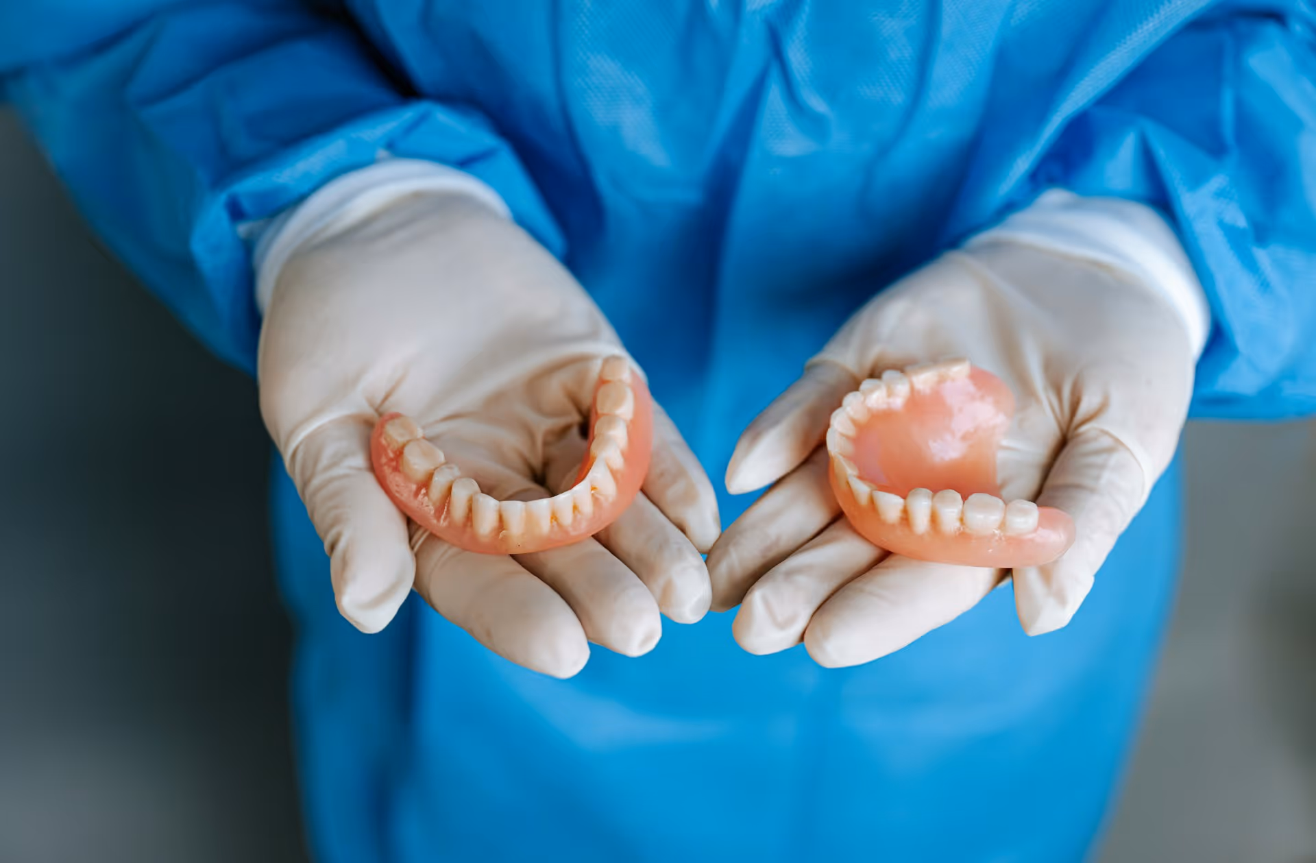 Implant Retained Dentures vs. Loose Dentures for Better Comfort