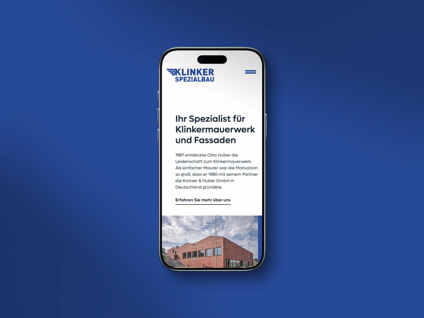 Startseite der Klinker Spezialbau Webseite auf einem iPhone dargestellt
