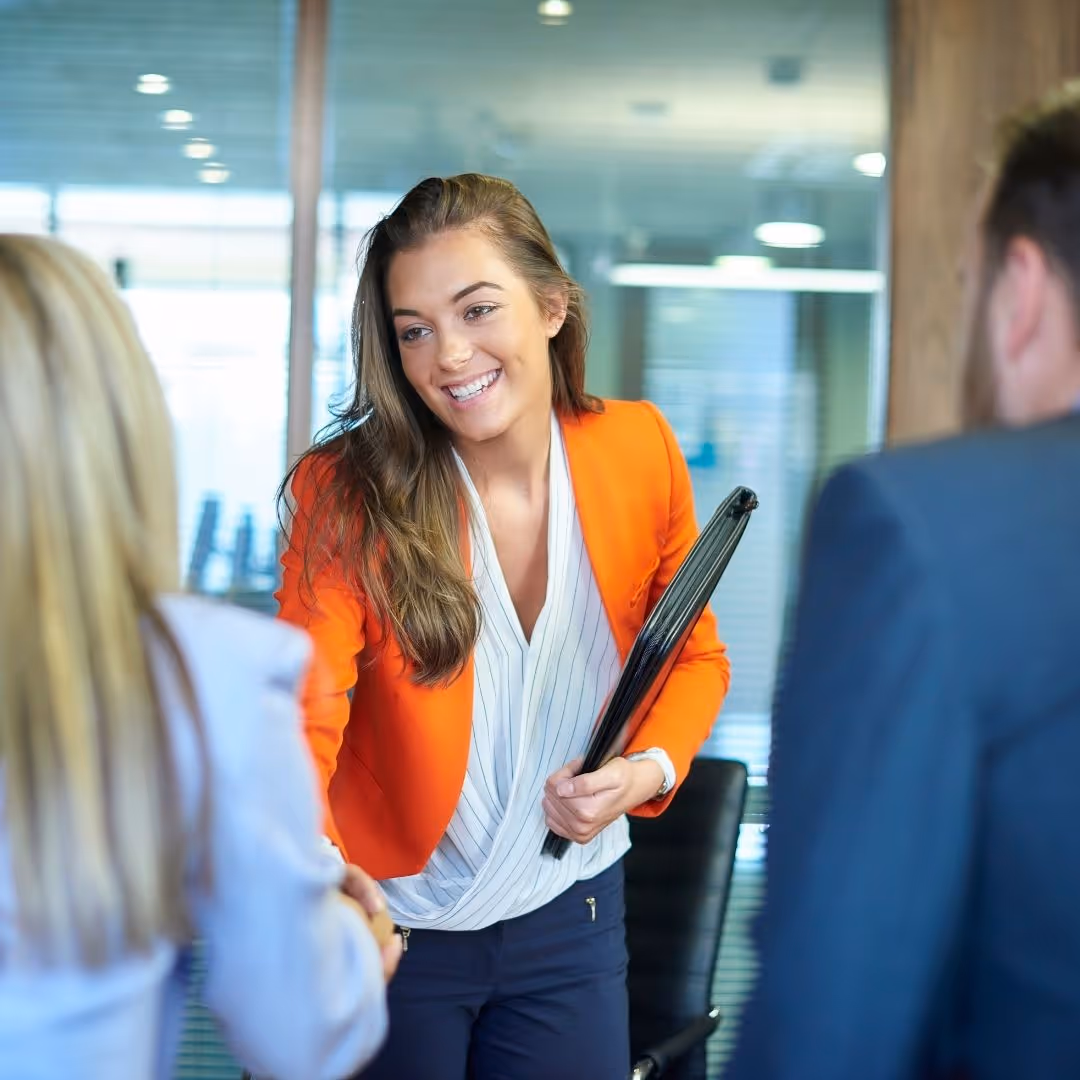 Onboard your new employees easily with our step-by-step guide