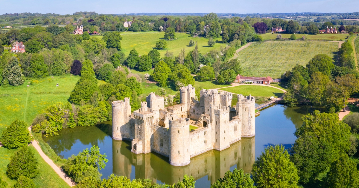 Beyond the Data Moat: How AI-SOC Startups Can Win the Cybersecurity War
