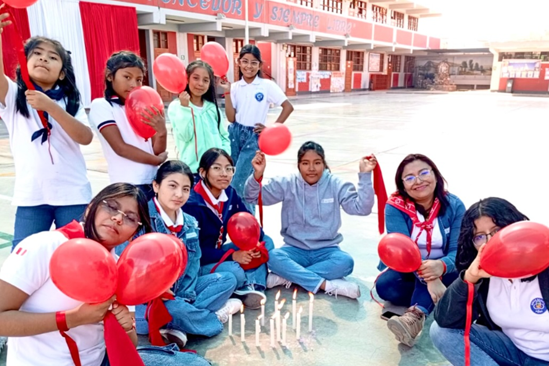 Peru: Girl Guides & Scouts took part in the global Red Pride activation for MH Day.