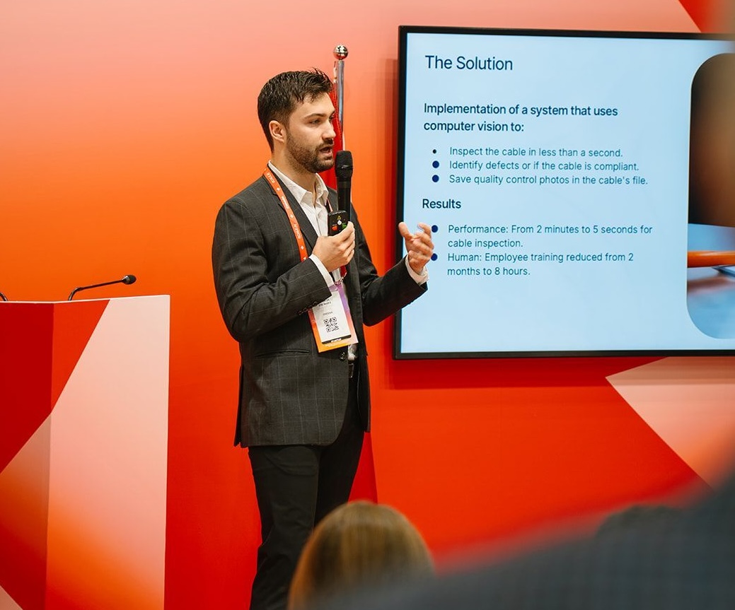Osedea member discussing with a panel of techmakers