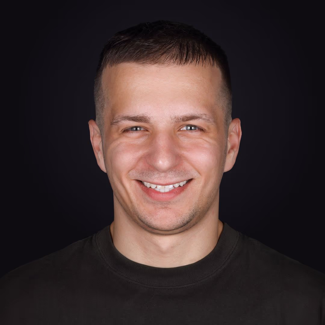 Фото Олександра до реставрації зубів — діагностичний візит у Sergatiy Dental Clinic у Києві
