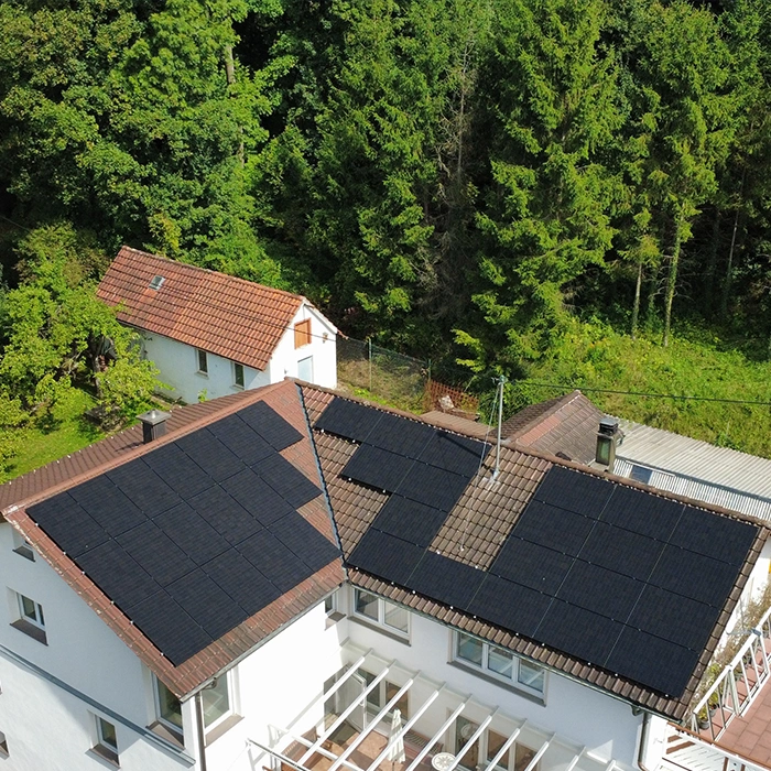 Photovoltaik Installation Düsseldorf 2025 – Solarteur berät Hausbesitzer und plant Solaranlage