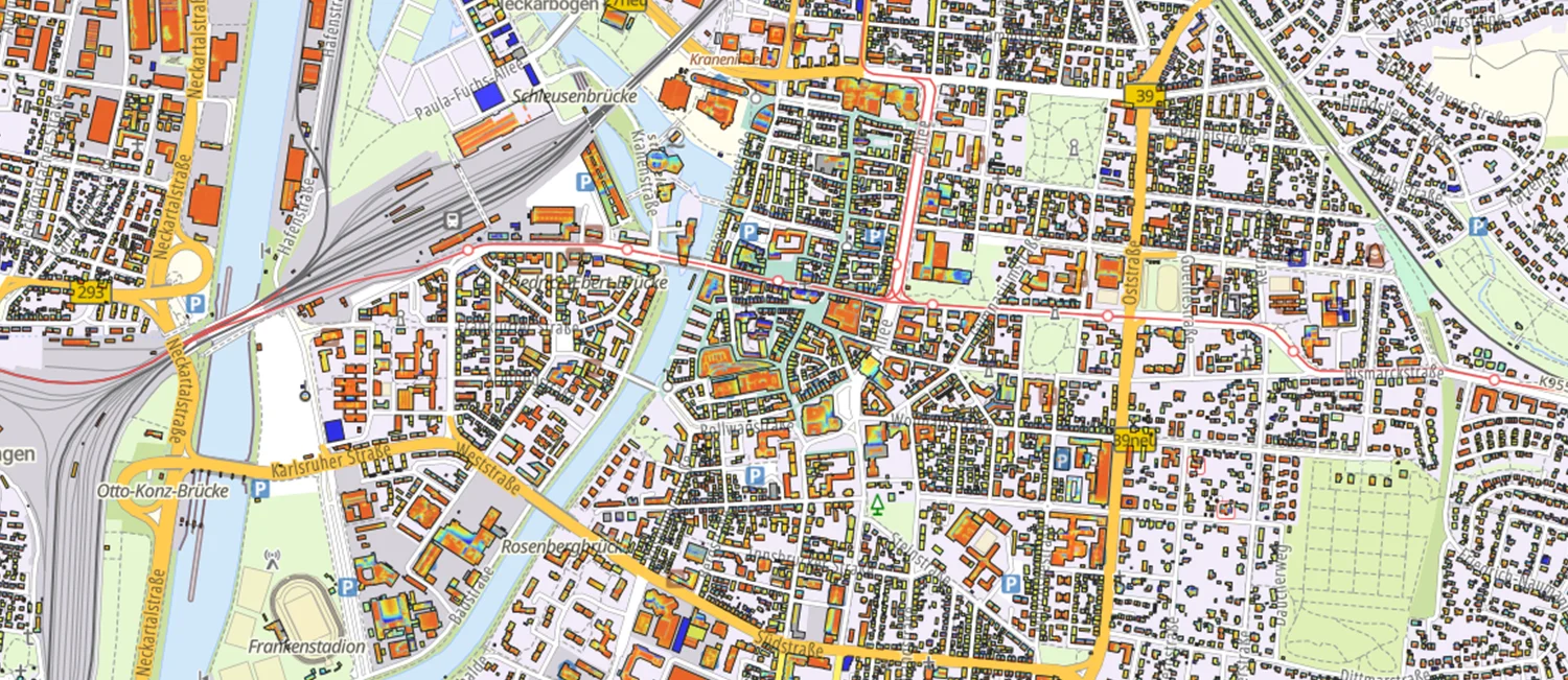 Karte von Heilbronn mit farbig markierten Dachflächen nach Solarpotenzial. 