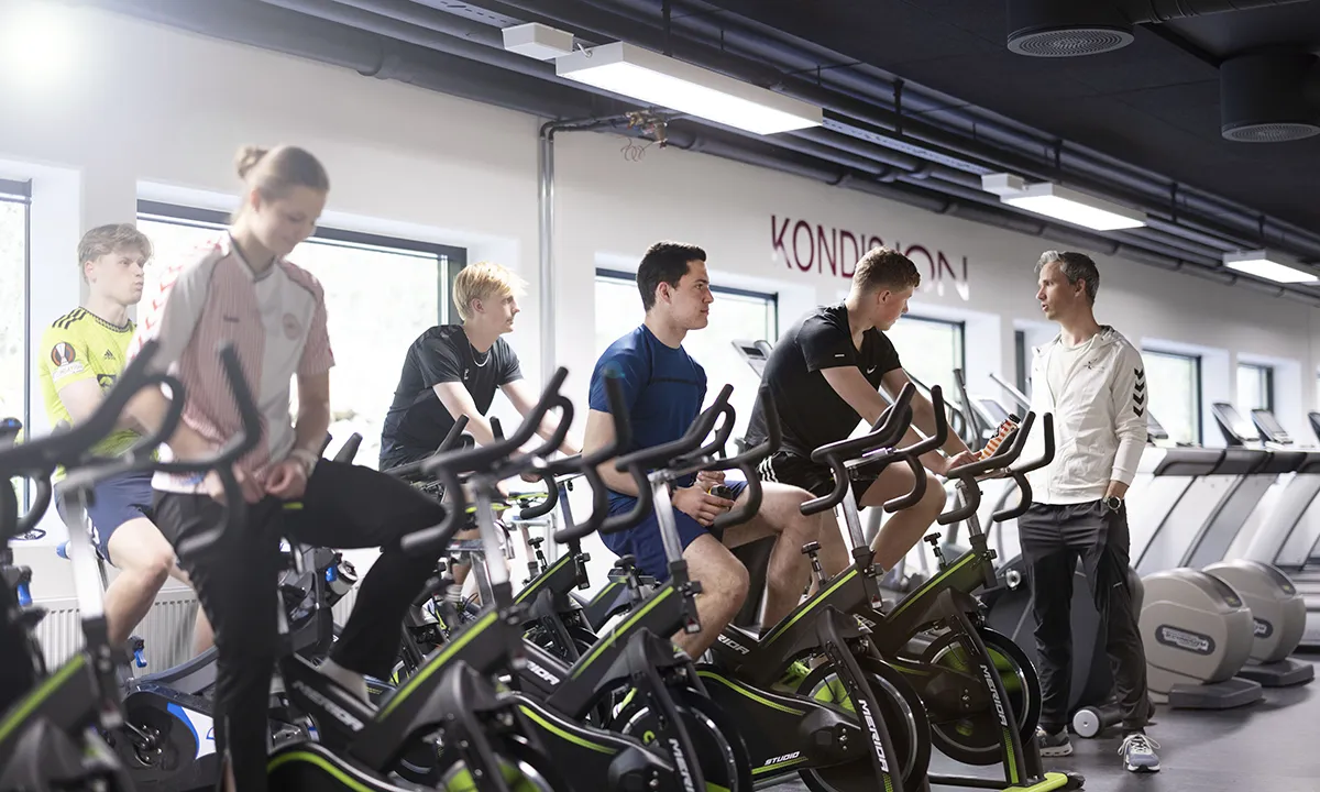 Ungdommer på spinningtime