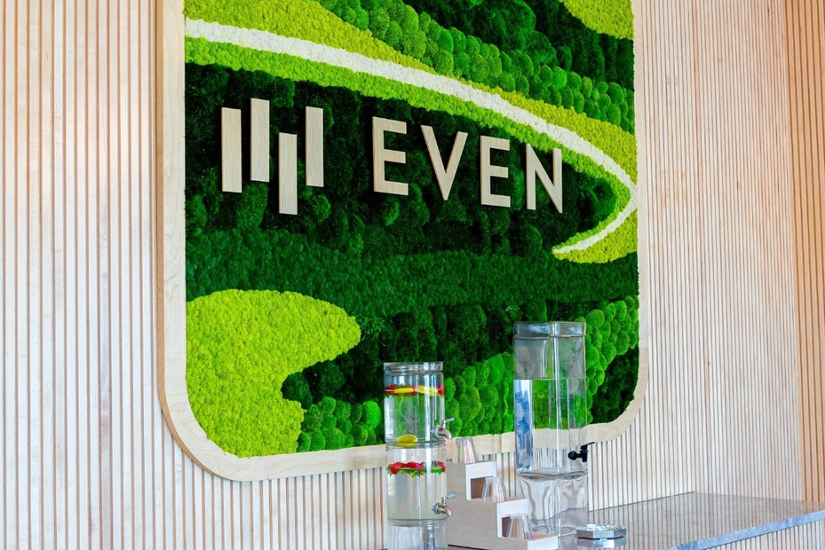 Even Hotel band Logo Wall