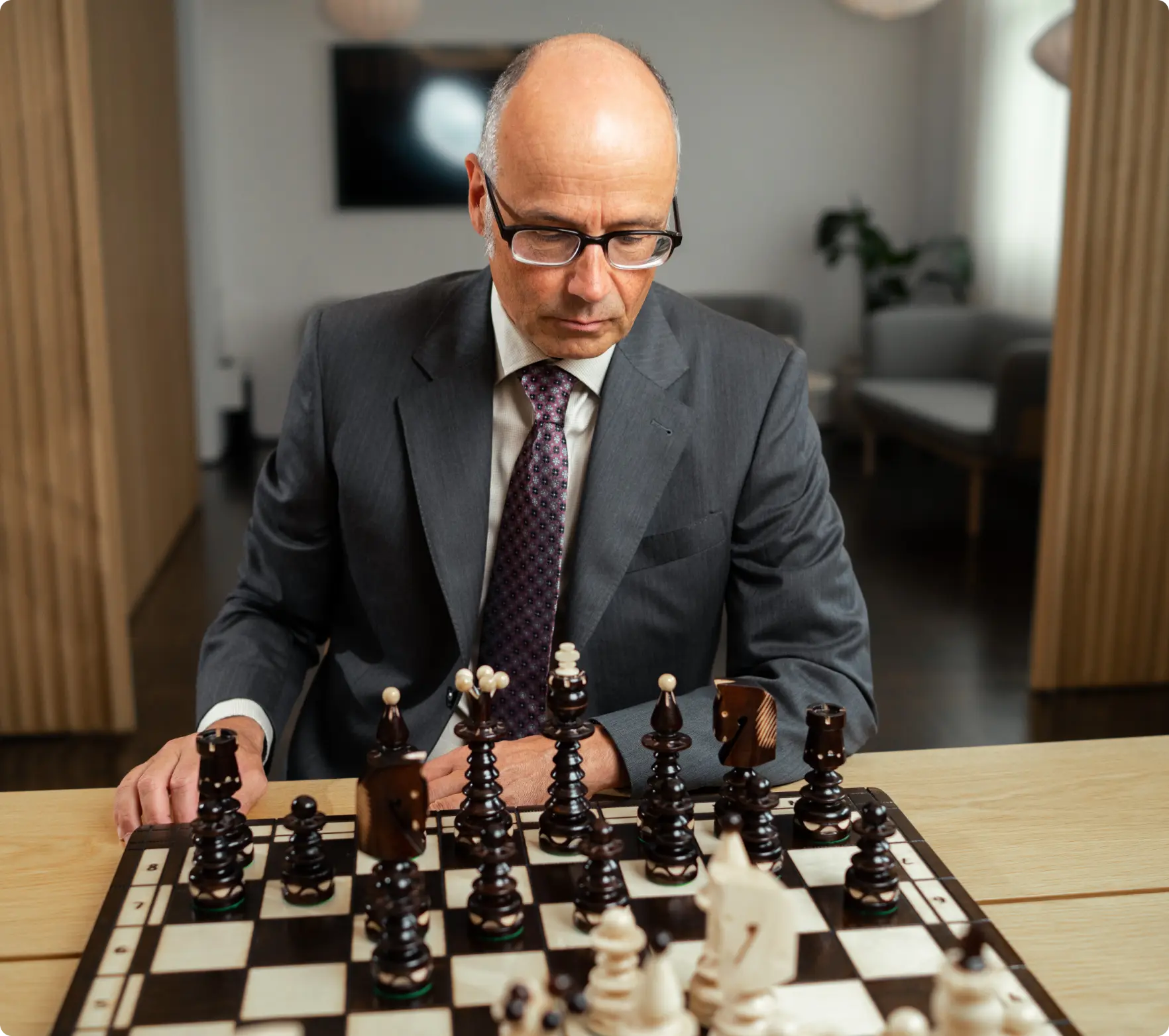 Dr Andreas beck beim Schachspielen