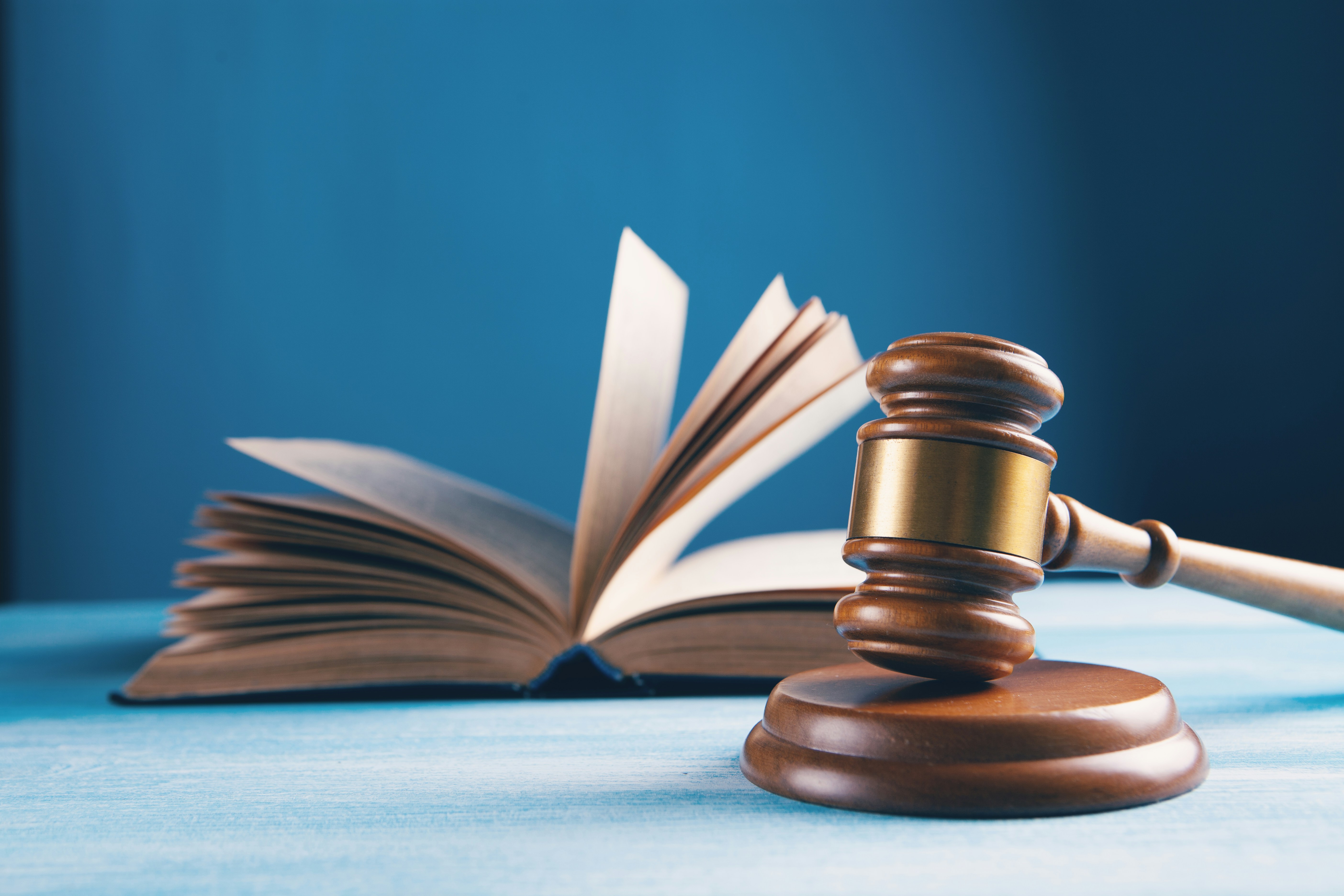 Vigilancia legal automatizada y generación de alertas con IA