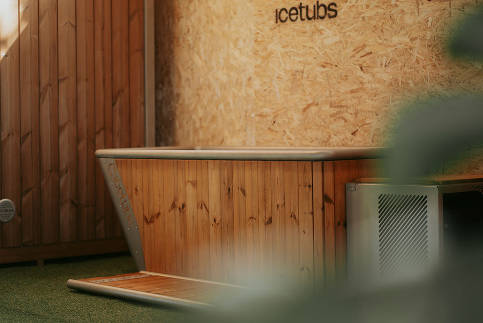 Cold Plunge Tub vs Ice Bath: Which One Should You Choose?