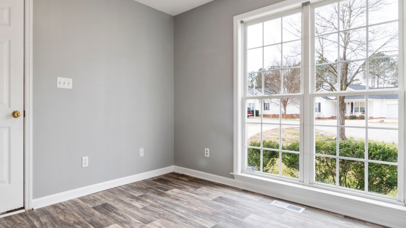 painting vinyl windows​