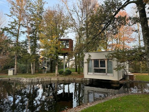 Zwei der Tiny Houses