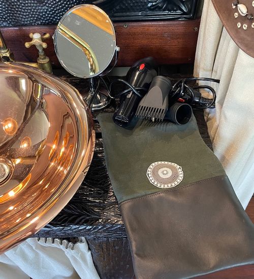 Und auch der Fön wohnt in einer hübschen Tasche... Love it...