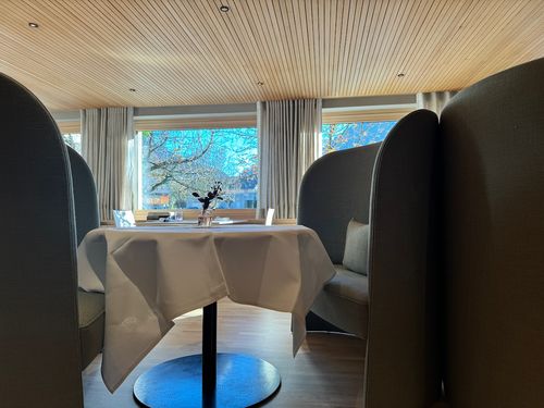 Sessel mit großen Rundungen bringen viel Privatsphäre