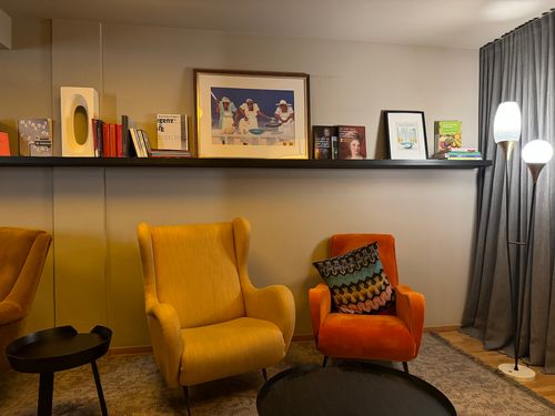 Nur hier in der Lounge gibt es W-Lan