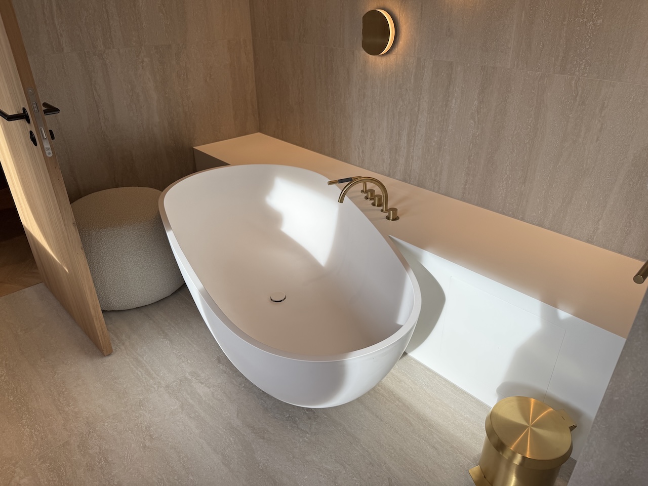 Badewann in der Berg Loft Suite